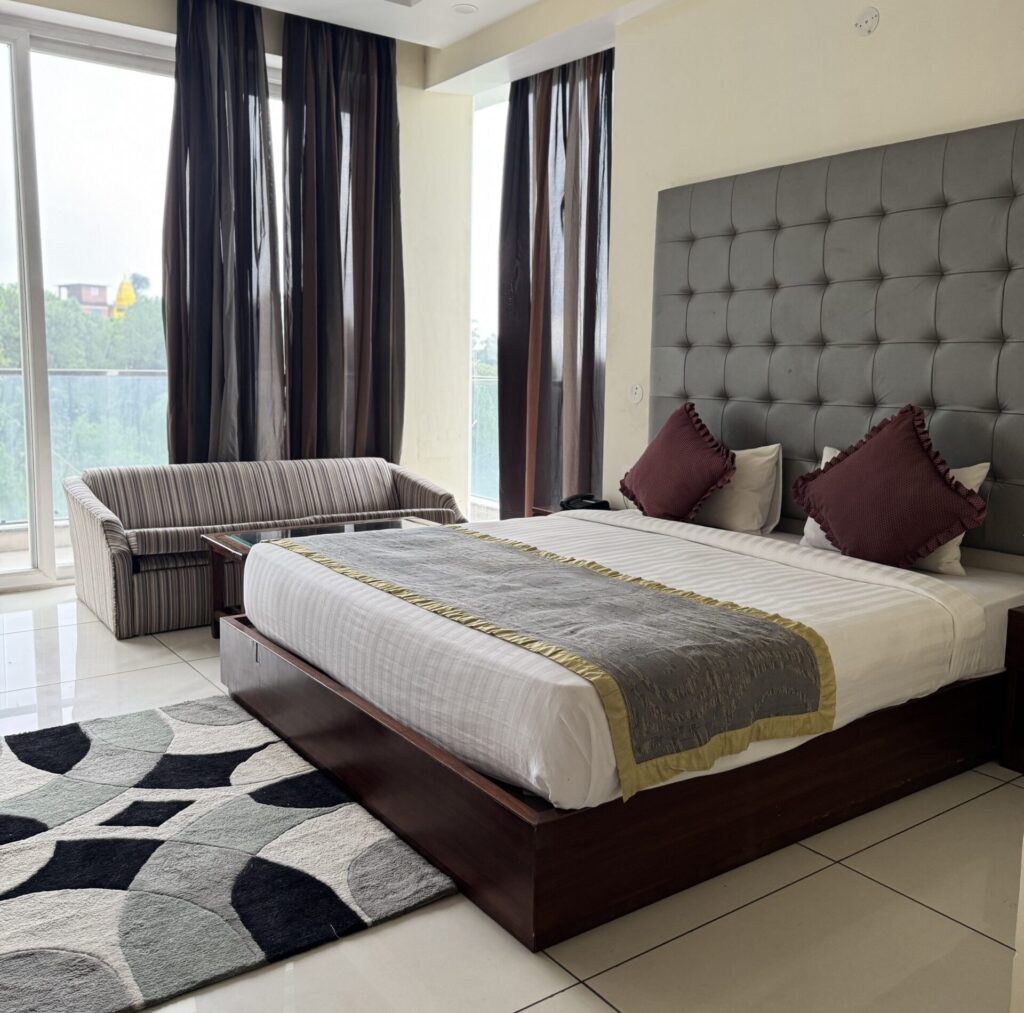 Best hotel near meclodgenj